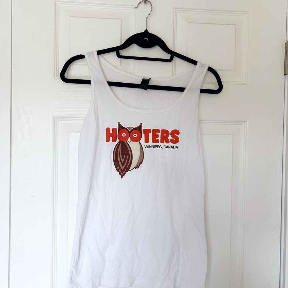 Hooters Winnipeg cotton tank top-size medium